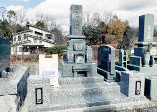 とても貴重な「秋海石」を使った落ち着いたお墓