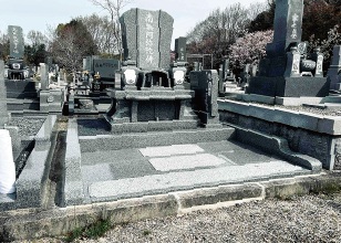 縦書きの文字が似合う洋型タイプのお墓