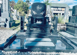 同じ墓地内のお墓を気に入ってデザインをアレンジ